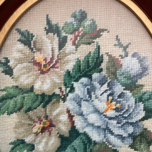 Vintage Needlework flowers in golden worked wood frame - Picture 2 of 16